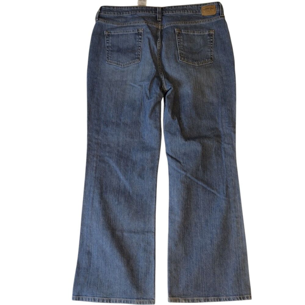 Levi's Signature Relaxed Mid Rise Boot cut Size 18 Women's Denim Blue Jeans - Picture 2 of 6